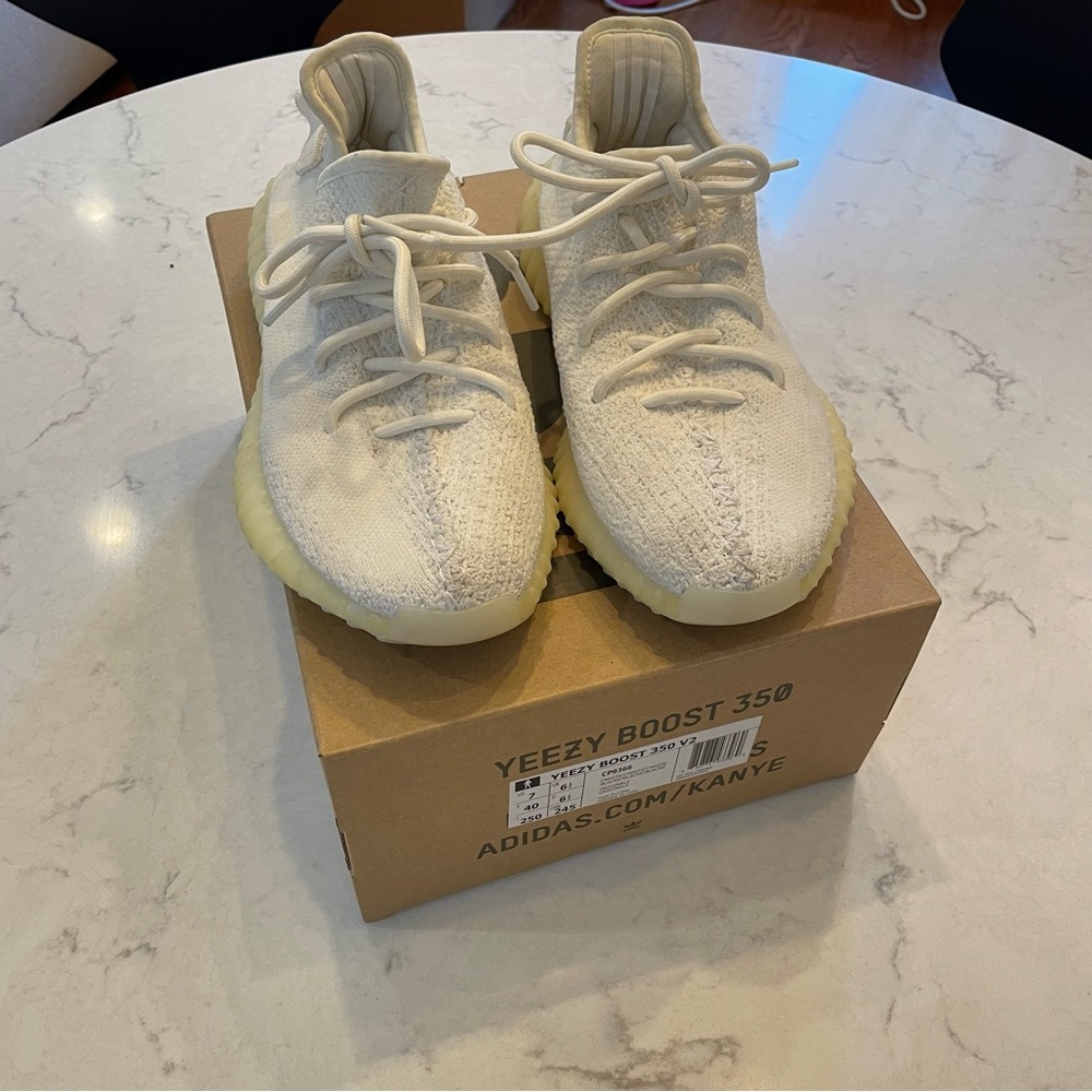 Adidas Yeezy Boost 350 V2 Triple White Sneaker Size Womens 8.5 / Mens 7